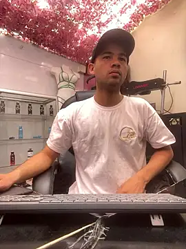 Snapshot of SweeXioji chatting on January 15, 2026, 4:32 pm SweeXioji online show from January 15, 2026, 4:32 pm