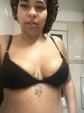 Queenb26 online show from January 8, 2026, 8:15 pm