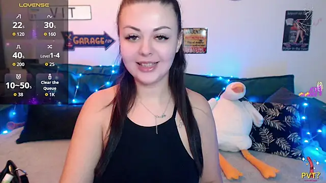 MonicaMoonly online show from December 5, 2025, 8:28 pm