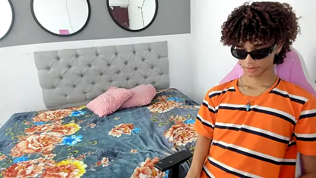 Jessica laan online show from December 5, 2025, 8:50 pm