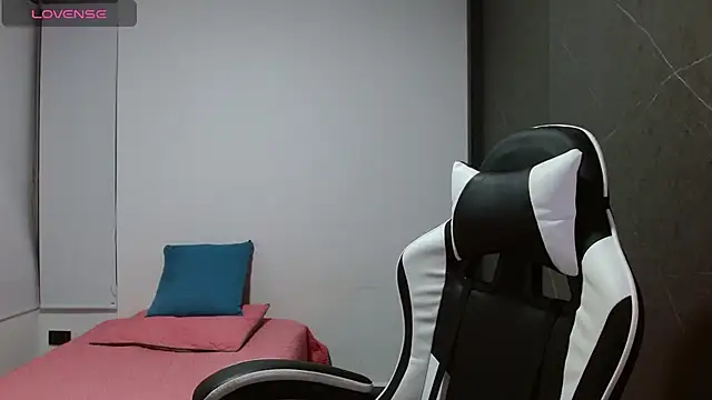 Snapshot of candy_rosemaryy chatting on February 12, 2026, 1:27 am candy rosemaryy online show from February 12, 2026, 1:27 am