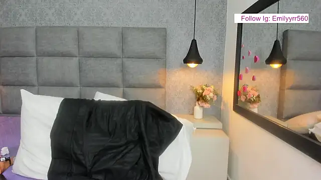 Snapshot of emilyy_r chatting on March 8, 2026, 2:04 am emilyy r online show from March 8, 2026, 2:04 am