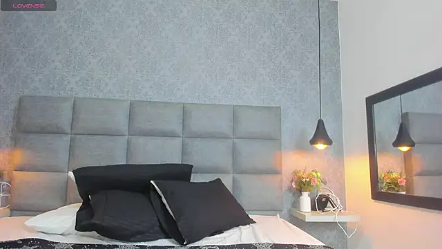 Snapshot of emilyy_r chatting on January 13, 2026, 7:07 pm emilyy r online show from January 13, 2026, 7:07 pm