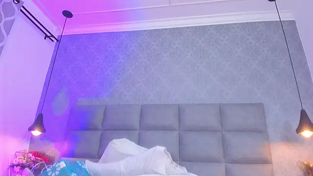 Snapshot of emilyy_r chatting on March 5, 2026, 7:21 pm emilyy r online show from March 5, 2026, 7:21 pm