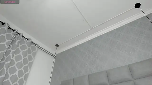 Snapshot of emilyy_r chatting on February 27, 2026, 6:52 pm emilyy r online show from February 27, 2026, 6:52 pm