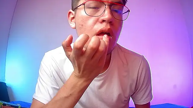 nicolatinboy online show from March 19, 2026, 9:15 pm