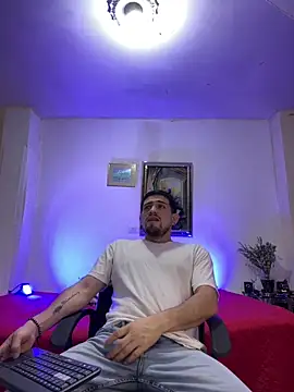 williamsmiiths16 online show from March 12, 2026, 11:58 am