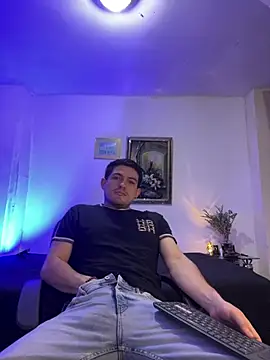 williamsmiiths16 online show from March 30, 2026, 12:06 pm