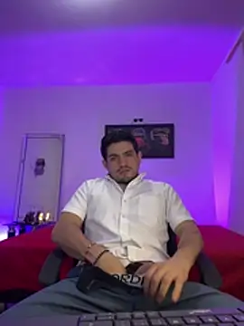 Snapshot of williamsmiiths16 chatting on April 29, 2026, 5:30 pm williamsmiiths16 online show from April 29, 2026, 5:30 pm