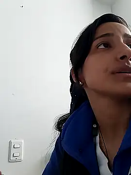 Vera Luna  online show from December 16, 2025, 8:02 pm