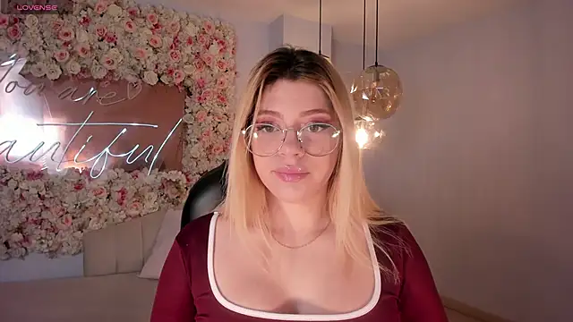 MadisonKane online show from May 7, 2026, 11:13 am