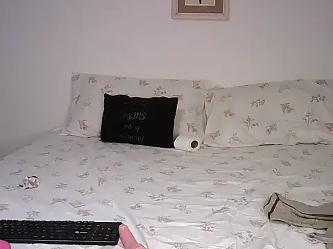 Snapshot of katerinepol chatting on December 19, 2025, 8:27 am katerinepol online show from December 19, 2025, 8:27 am