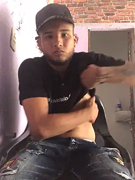 modeloxtz online show from April 2, 2026, 4:57 pm