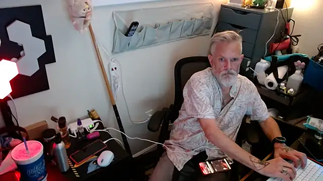 Snapshot of FeNyx_Flayme chatting on December 17, 2025, 7:13 am FeNyx Flayme online show from December 17, 2025, 7:13 am