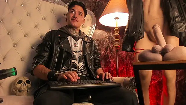 Snapshot of AlecBanne chatting on April 13, 2026, 10:58 pm AlecBanne online show from April 13, 2026, 10:58 pm