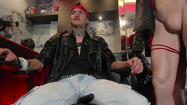 Snapshot of AlecBanne chatting on April 10, 2026, 11:01 pm AlecBanne online show from April 10, 2026, 11:01 pm