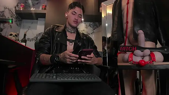 Snapshot of AlecBanne chatting on April 1, 2026, 10:50 pm AlecBanne online show from April 1, 2026, 10:50 pm