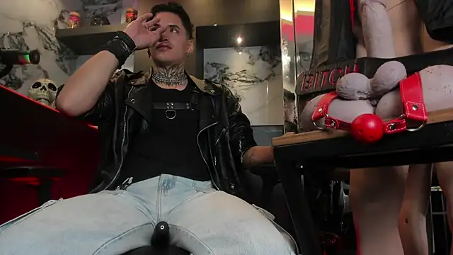 Snapshot of AlecBanne chatting on April 11, 2026, 10:57 pm AlecBanne online show from April 11, 2026, 10:57 pm