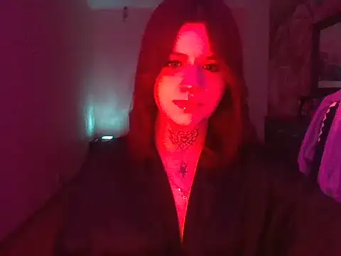 Snapshot of elisey18 chatting on December 4, 2025, 2:05 pm elisey18 online show from December 4, 2025, 2:05 pm