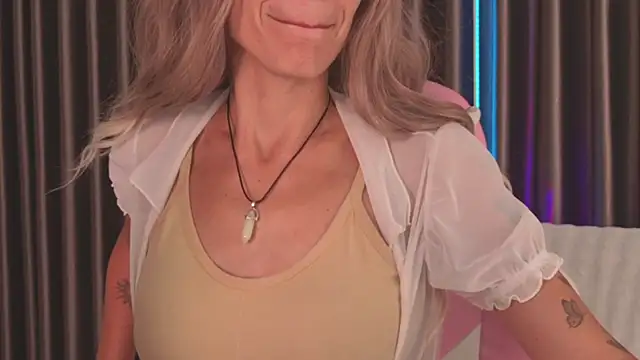 Snapshot of betty_xoxoo chatting on April 27, 2026, 12:36 pm betty xoxoo online show from April 27, 2026, 12:36 pm