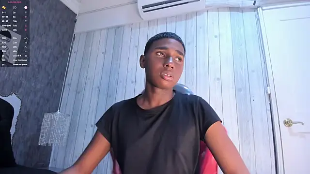 Snapshot of teylor_lovee chatting on January 6, 2026, 8:35 pm teylor lovee online show from January 6, 2026, 8:35 pm