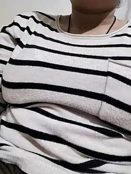 Snapshot of KhubsuratHaasina chatting on January 7, 2026, 12:43 pm KhubsuratHaasina online show from January 7, 2026, 12:43 pm