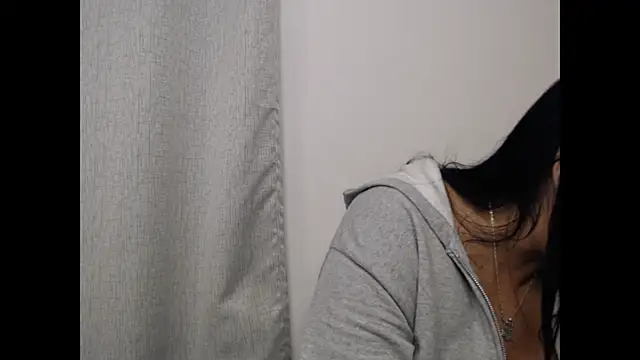 Snapshot of Cristal_2302 chatting on December 5, 2025, 4:22 am Cristal 2302 online show from December 5, 2025, 4:22 am