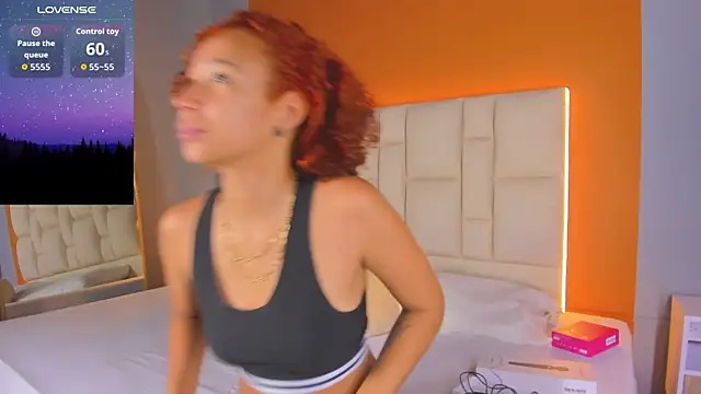 EmmaLawrence  online show from April 30, 2026, 3:46 am