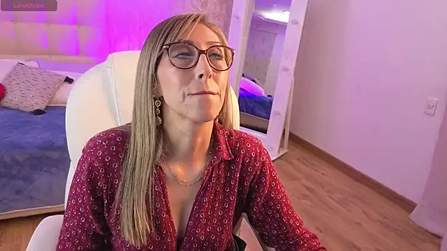 Snapshot of Scarlett_079 chatting on June 26, 2026, 11:49 am Scarlett 079 online show from June 26, 2026, 11:49 am