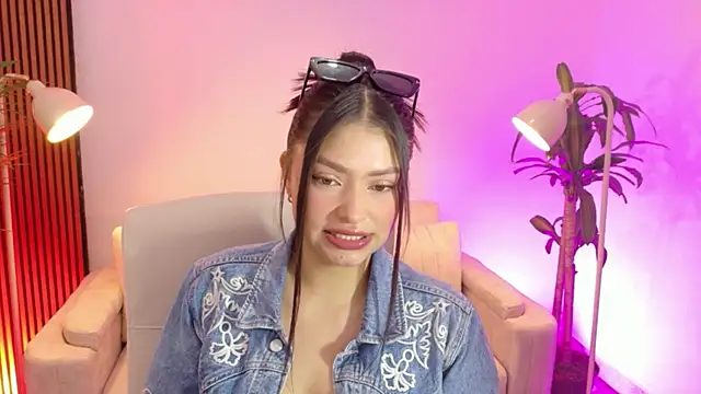 Snapshot of victoria___moon chatting on January 9, 2026, 1:07 pm victoria moon online show from January 9, 2026, 1:07 pm