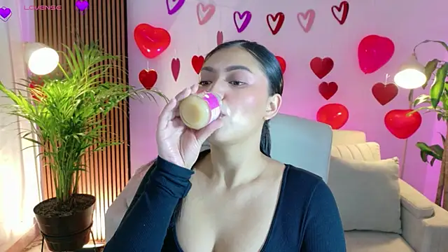 Snapshot of victoria___moon chatting on February 12, 2026, 1:11 pm victoria moon online show from February 12, 2026, 1:11 pm