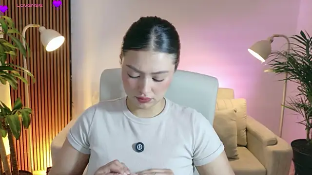 Snapshot of victoria___moon chatting on April 9, 2026, 1:50 pm victoria moon online show from April 9, 2026, 1:50 pm