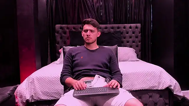 Snapshot of big__friends chatting on March 16, 2026, 8:33 pm big friends online show from March 16, 2026, 8:33 pm