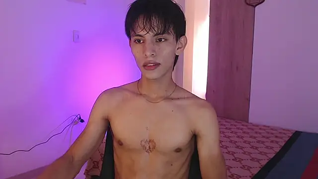 Snapshot of andrew_courtzz chatting on May 5, 2026, 7:28 pm andrew courtzz online show from May 5, 2026, 7:28 pm