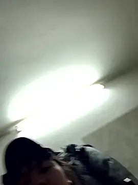 Snapshot of Mon_babyy chatting on January 12, 2026, 10:22 am Mon babyy online show from January 12, 2026, 10:22 am