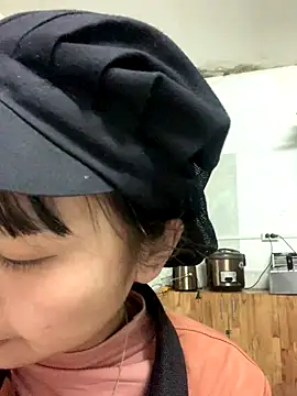 Snapshot of Mon_babyy chatting on January 8, 2026, 1:28 pm Mon babyy online show from January 8, 2026, 1:28 pm