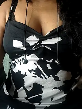 Snapshot of Preeti345 chatting on May 2, 2026, 1:11 am Preeti345 online show from May 2, 2026, 1:11 am