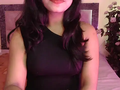 Snapshot of Lola_Bebe chatting on April 12, 2026, 5:33 am Lola Bebe online show from April 12, 2026, 5:33 am