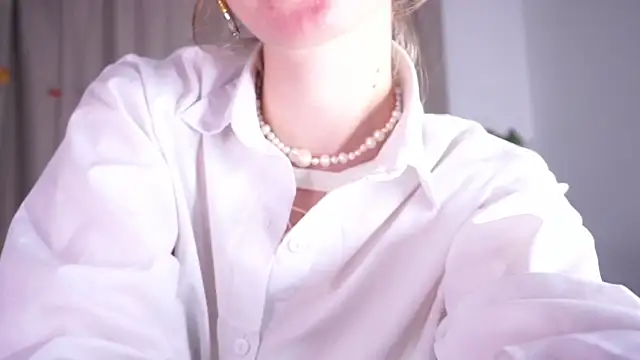 ShinyCharm online show from December 4, 2025, 10:20 pm