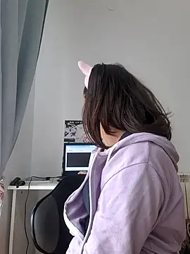 sophiemerm online show from December 5, 2025, 10:03 am