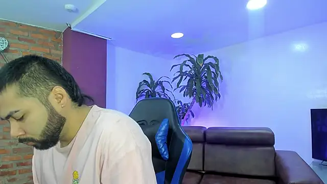 HotThreesoome online show from December 16, 2025, 1:04 pm