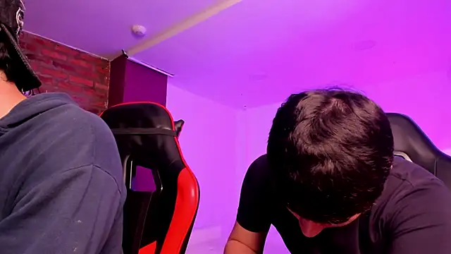 HotThreesoome online show from March 30, 2026, 1:01 pm