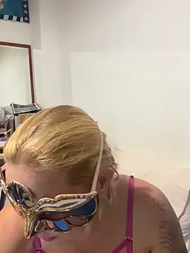 Snapshot of _DaLiDa_ chatting on December 19, 2025, 3:25 pm DaLiDa online show from December 19, 2025, 3:25 pm