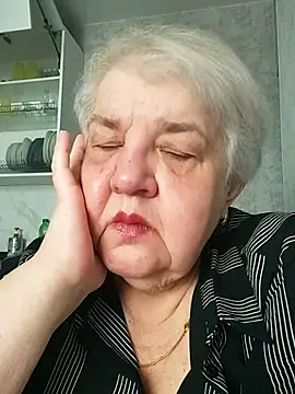 Snapshot of HapinessLovee chatting on April 26, 2026, 7:38 am HapinessLovee online show from April 26, 2026, 7:38 am