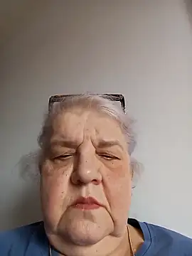 Snapshot of HapinessLovee chatting on April 20, 2026, 1:24 pm HapinessLovee online show from April 20, 2026, 1:24 pm