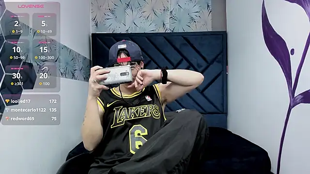 Kiara Fox   online show from January 8, 2026, 8:37 pm