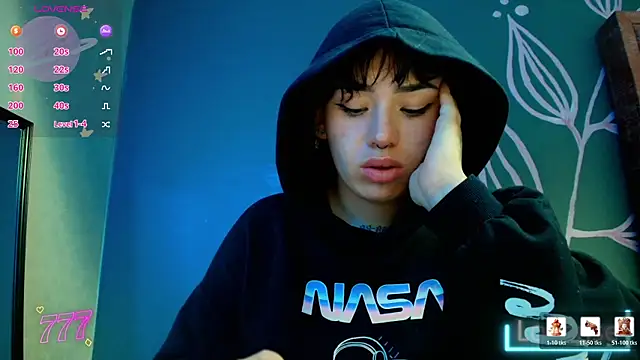 Kiara Fox   online show from May 21, 2026, 12:19 am
