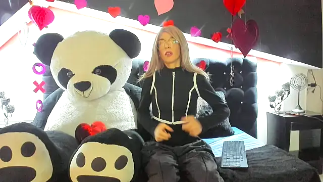 Snapshot of Lis_Pearson chatting on February 19, 2026, 1:35 am Lis Pearson online show from February 19, 2026, 1:35 am