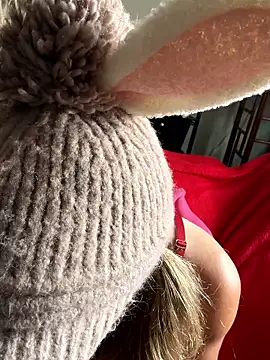 alluringpixie online show from April 5, 2026, 6:03 pm