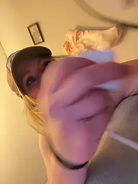 alluringpixie online show from March 6, 2026, 3:01 am